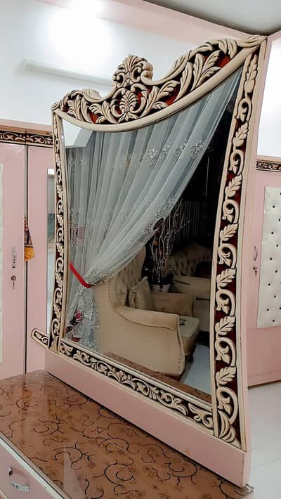 Antique hairdresser Pink color