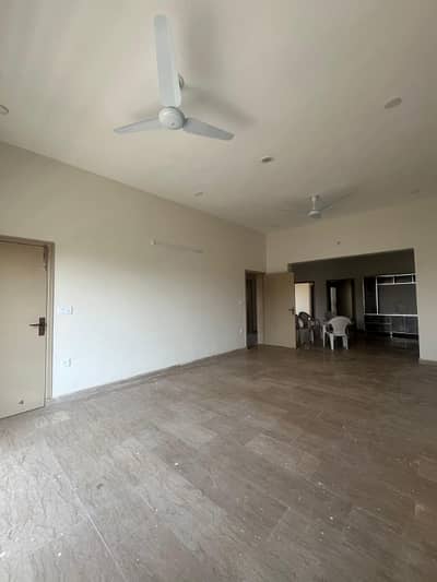 10 marla barnd new uper portion for rent LDA Avenue 1