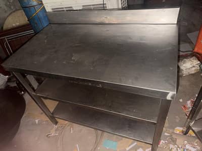 Total saman hai kitchen ka wo b akr dekh skty hain