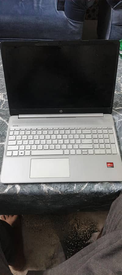 HP pavilion  15 Amd Ryzen 5 5500U 8GB / 512 GB  Windows 11 Pro