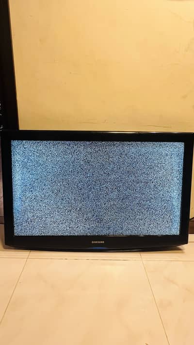 Samsung 42” LCD TV - Wall Mount Included - Urgent Sale