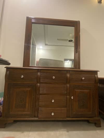 chinoti style bed with drasing table and side table and with matress