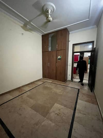 Ghouri town pH 4c2 Fowra chok 2 bed flat For Rent water electrity Available