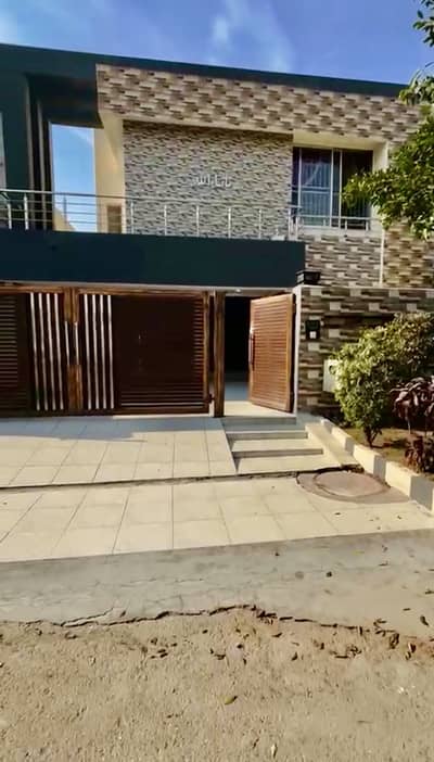 10 Marla House For Rent A-Block (Facing Park)