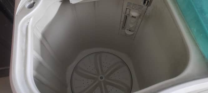 Haier 8kg twin tub washing and dryer