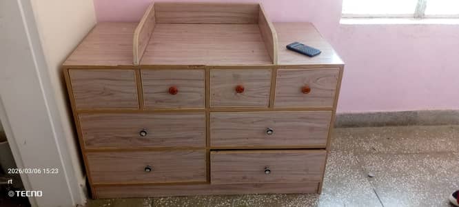 Chest of drawers