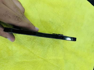 iphone 13 pro. 256GB. 4 month sim time