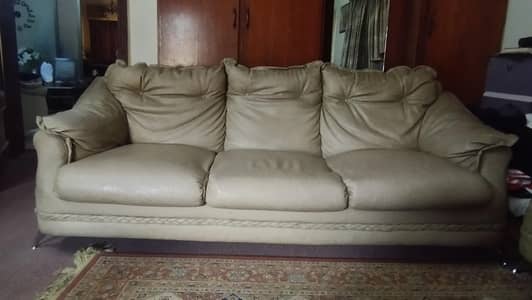 3 seater leatherite sofa good condition