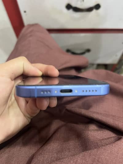 iPhone 16 blue