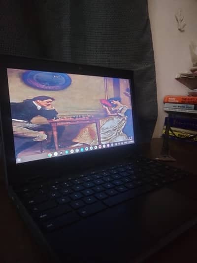 chrome book for sell with exceptional bettery timing and minimal usage