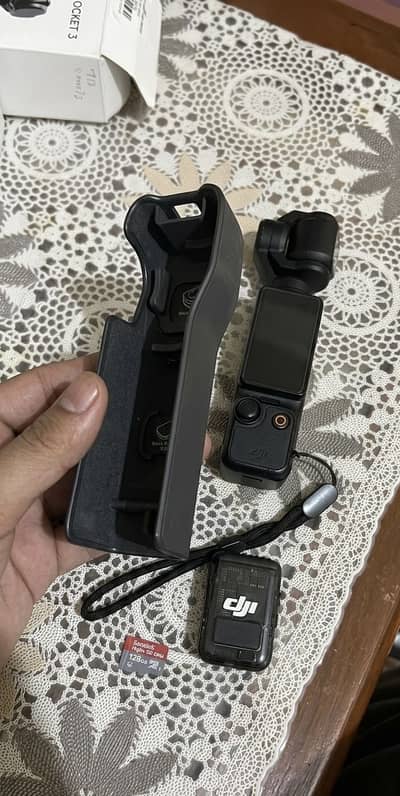 DJI Pocket 3 Creator Kit - Used Like New + 128GB Card