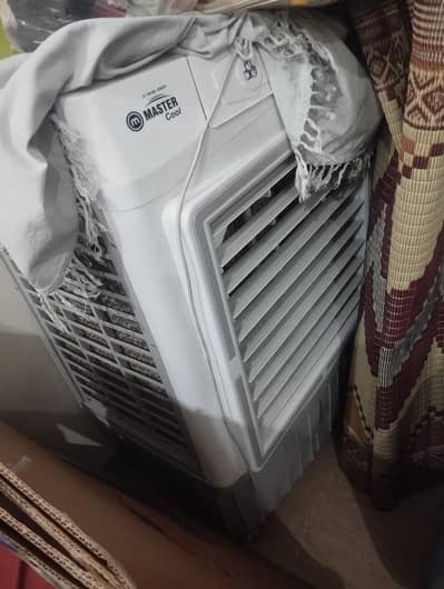 master air cooler with ice pads in excellent condition