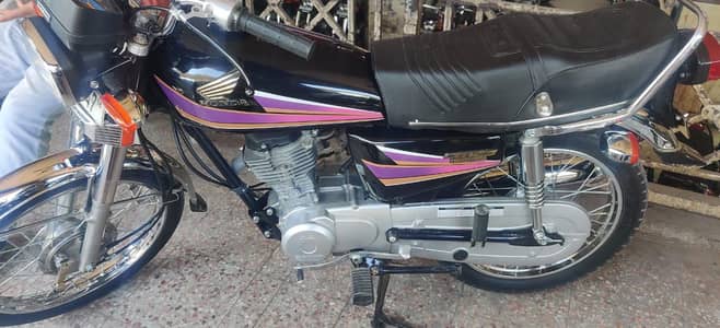 Honda CG 125 model 2008 model Lahore number urgent for sale
