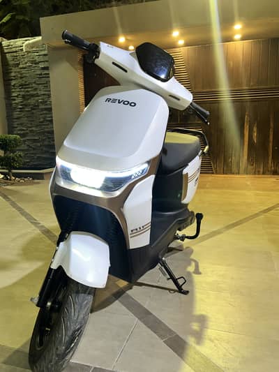 Revoo A11 electric scooter