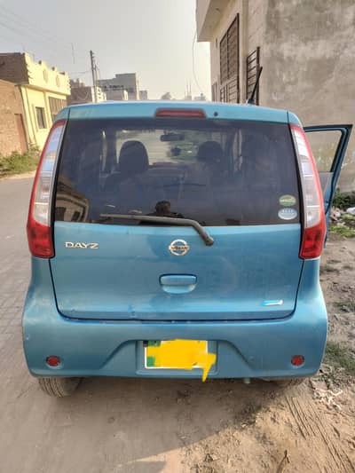 Nissan dayaz color blue