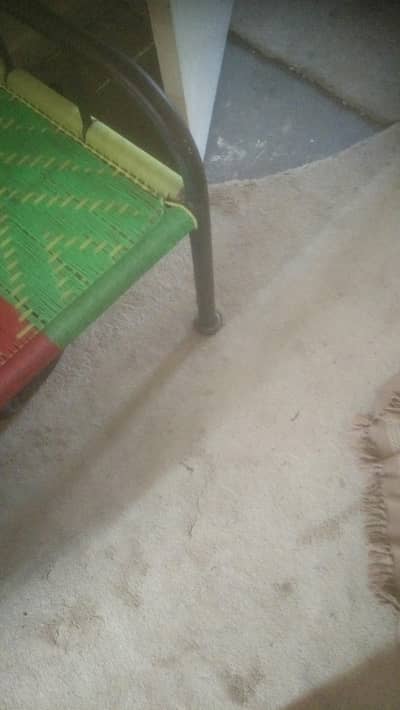 charpai hai bahut acchi gaj ki bani Hui hai