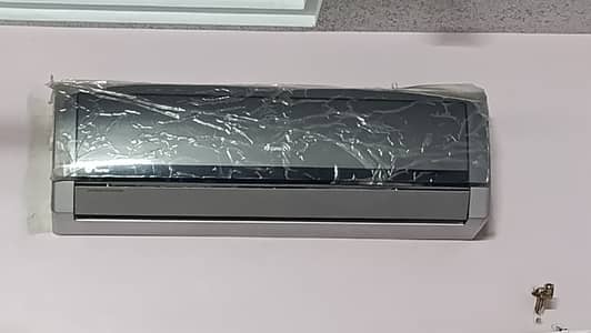 Gree inverter AC 1 ton