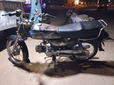 bike bilkul okay hai paison ki jarurat hai isliye sale kar rahe hain