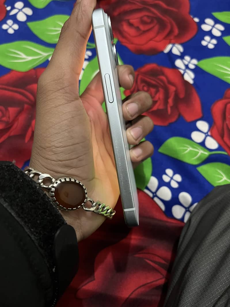 iPhone 15 MDM 4