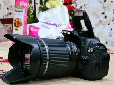 Canon 650D with 18-200 mint  condition