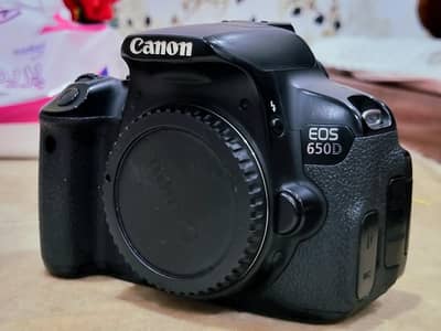 Canon 650D with 18-200 mint  condition