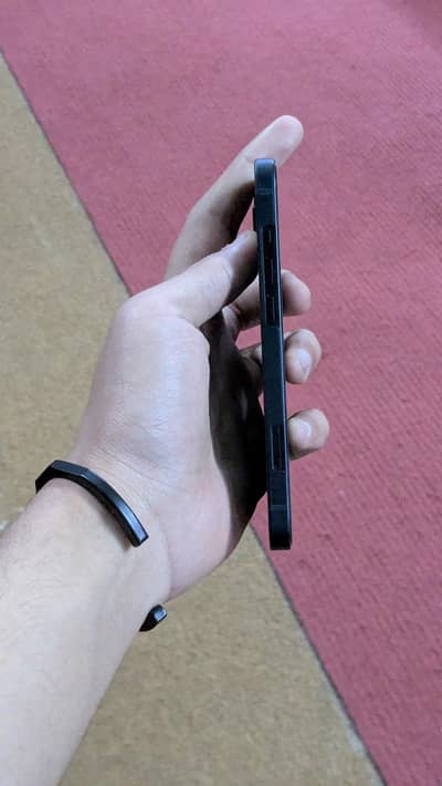 iphone 13 like new, pta Approved