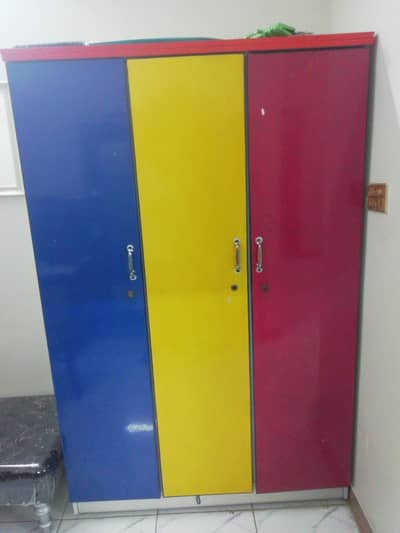 Kids almari wardrobe