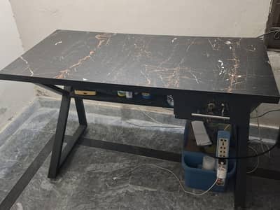 Table For Sale. Neat and Clean
