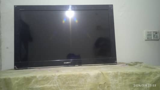 Sony Bravia 32 Inch LCD TV (Model: KLV-32BX350) - Excellent Condition