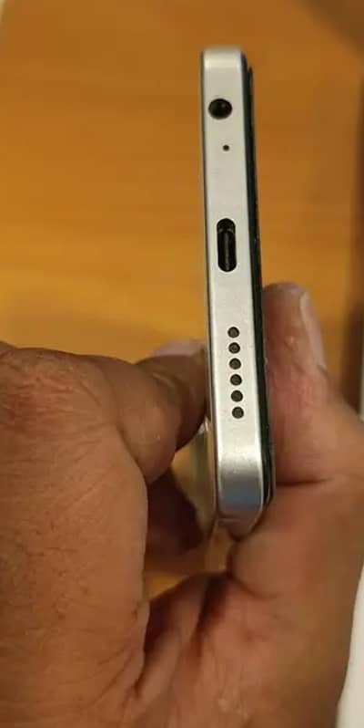 Condition new  percent ok  one month warranty rahti ha8/128 GB 64Mp