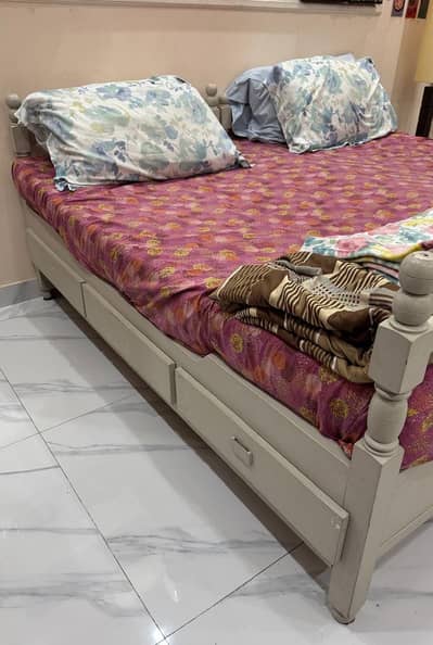 Single bed with mattress