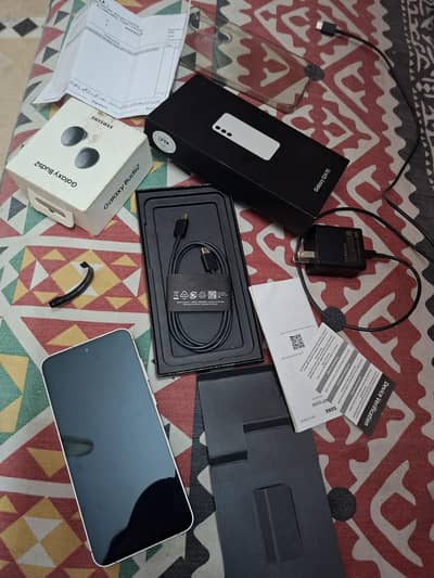 Samsung S24fe Officially PTA Approved 256Gb Complete box With buds.