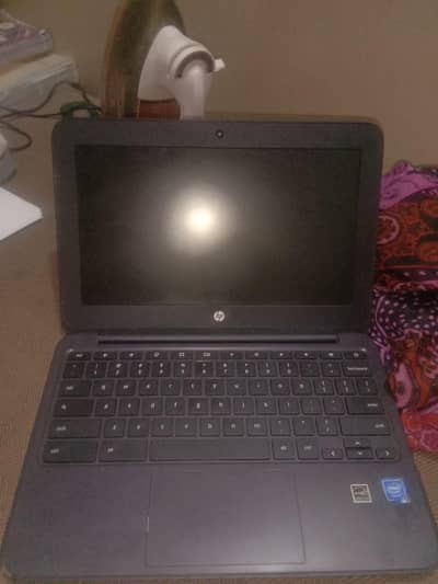 hp Chromebook 4 32 watsapp num 03277017631