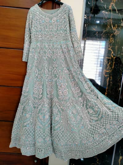 Color: ice blue  Length: 57 Chest:18.5 Arm length:18 Size: small/medi
