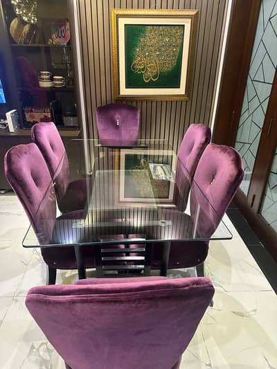 Dinning table for sale in a very good condition