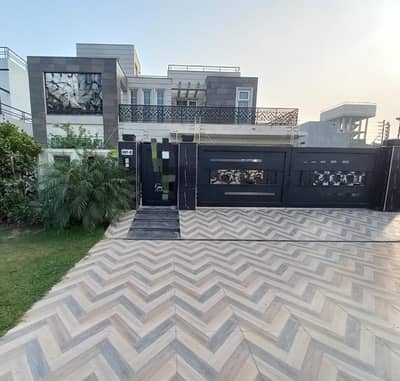 1 KANAL SLIGHTLY USED HOUSE FOR SALE NEAR TO PARK NEAR TO MOSQUE AT DHA PHASE 7