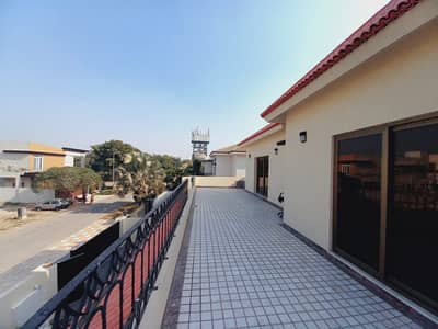 1 KANAL SLIGHTLY USED HOUSE WITH BASEMENT FOR SALE NEAR TO PARK NEAR TO MOSQUE AT DHA PHASE 5