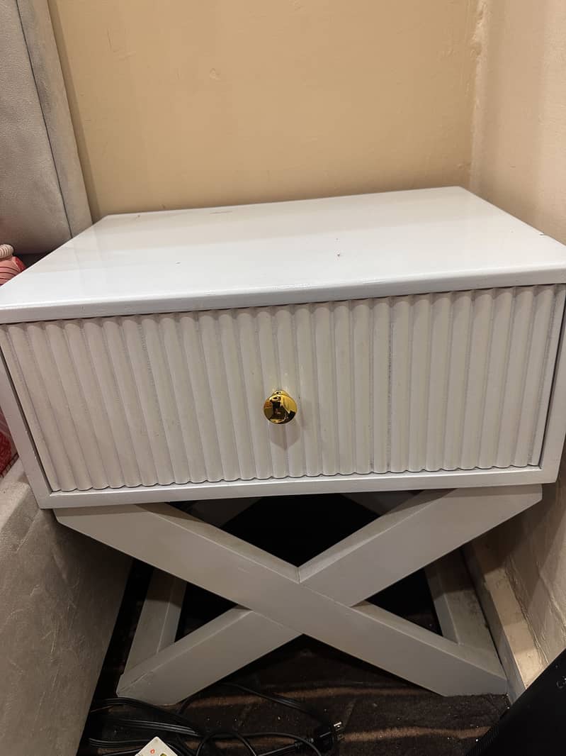 Dressing table and side tables 2