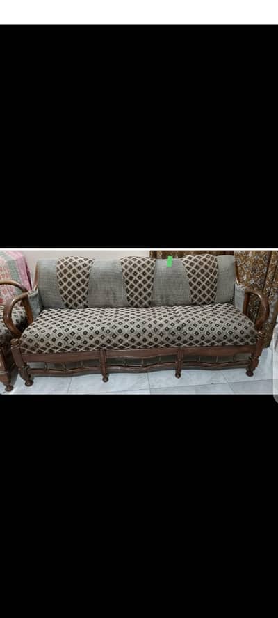 Urgent Sale 5 Seater Sofa Set.