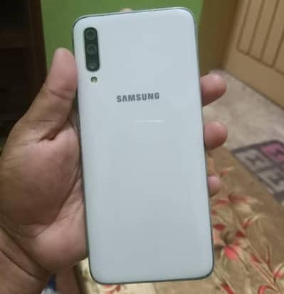 sumsung a70 (memory 6/128)