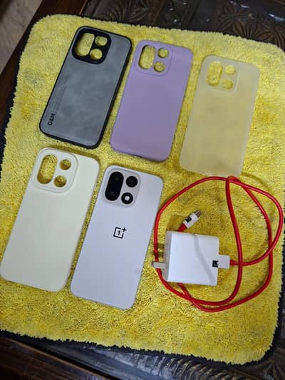 OnePlus 15, 12/256, just 15 days used with original charger