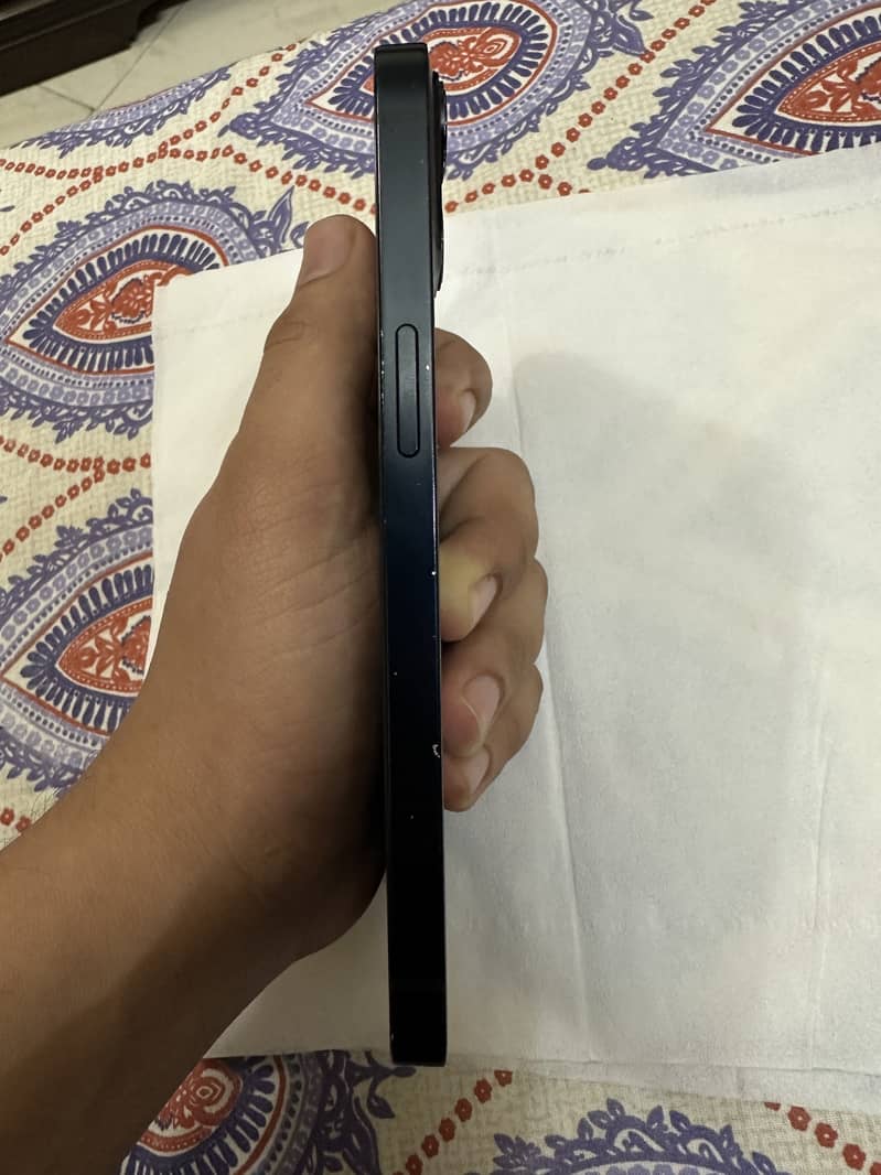 iPhone 13 3