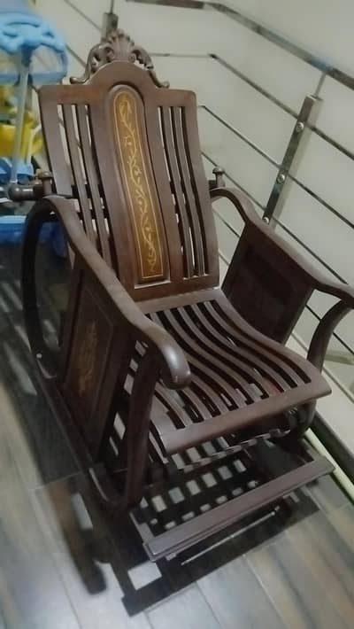 rocking chair in gud condition