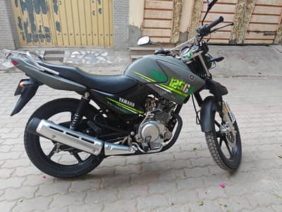 YAMAHA YBR G JUST 1700 chala hai showroom condition