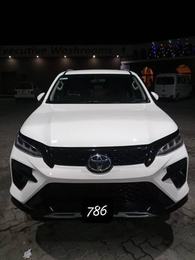 Toyota Fortuner 2.7 version v total genuin  03084311786