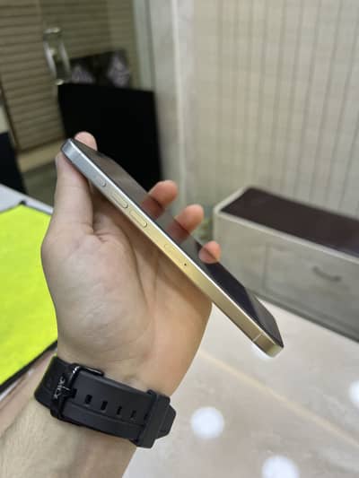 iPhone 16 Pro Max 256GB Non-PTA | Original | AppleCare | USEDBox Pack