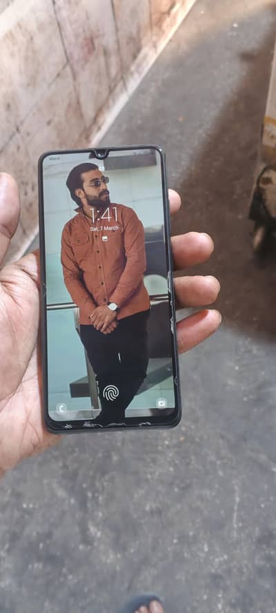 Samsung A32 10 by 8 box charger  light sa light pouch ka nishan ha