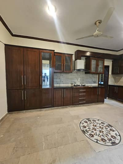 10marla 5beds neat and clean house for rent in G 13 1 islamabad