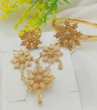 New Elegant Flower Design Zarcoon Locket Set With ring and  braslect