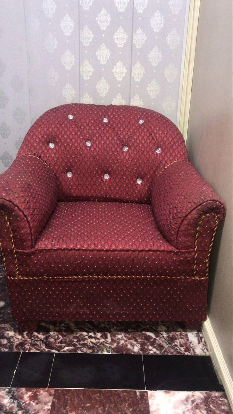 استعمال شدہ لیکن بہترین حالت میں صوفہ برائے فروخت"  0